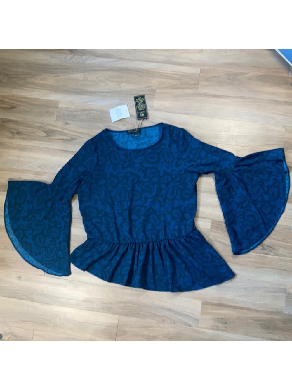 3/$45 DG2 by Diane Gilman top bell sleeve blouse abstract paisley print boho  XS